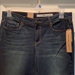 🎊HOST PICK!!! 🎉DKNY Jeans🤩